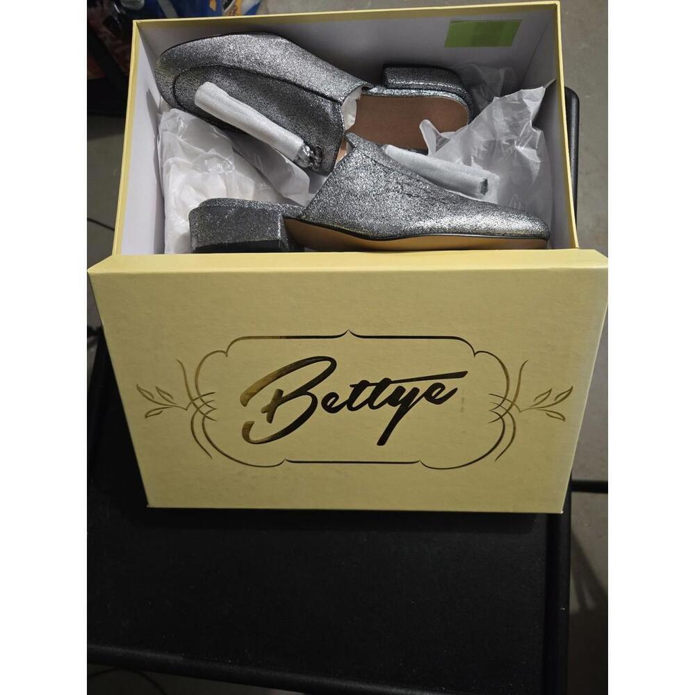 Bettye Muller Brea Silver Metallic Suede Mule Tassel Flats Size 6.5M - Picture 5 of 5